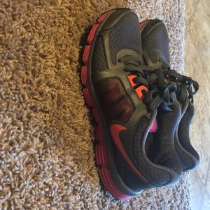 Nike Dual Fusion sneakers